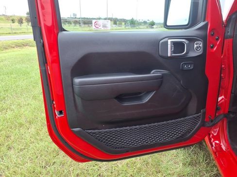 Used 2024 Jeep Wrangler Unlimited Sport AWD/4WD image 22