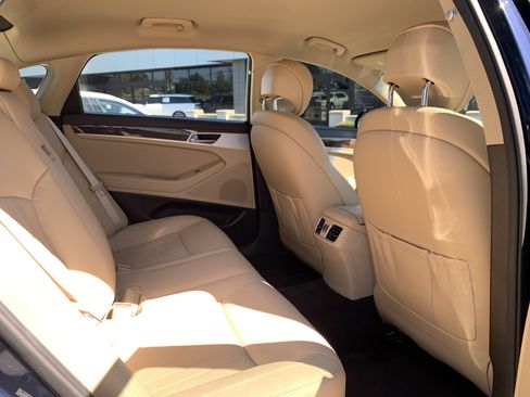 Used 2018 Genesis G80 3.8 RWD image 33