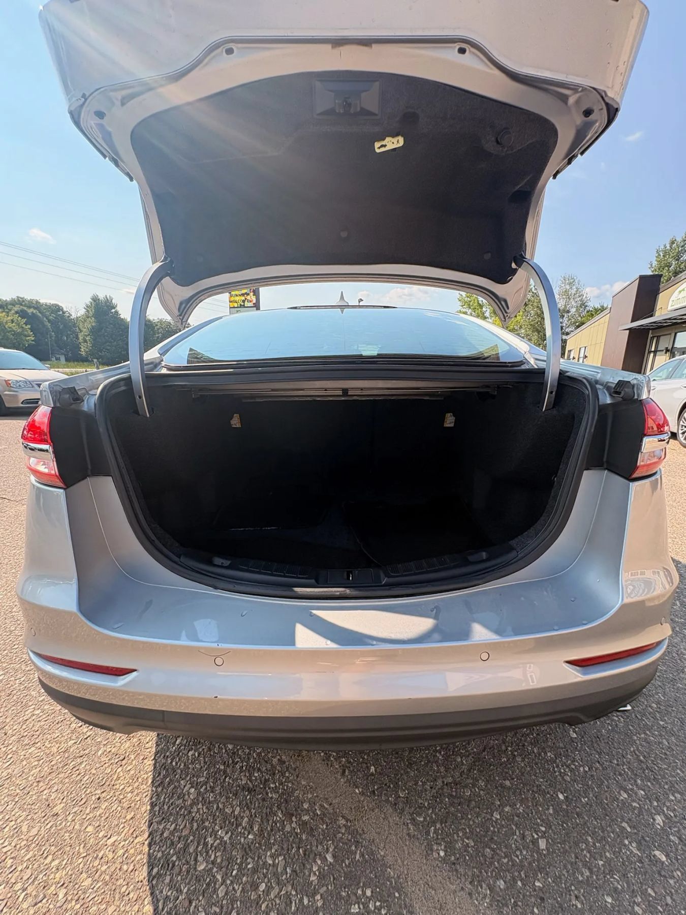 Used 2020 Ford Fusion SE FWD image 34