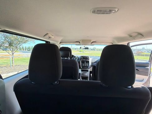 Used 2016 Dodge Grand Caravan American Value Package FWD image 29