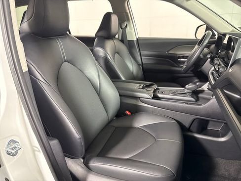 Used 2024 Toyota Grand Highlander AWD image 14