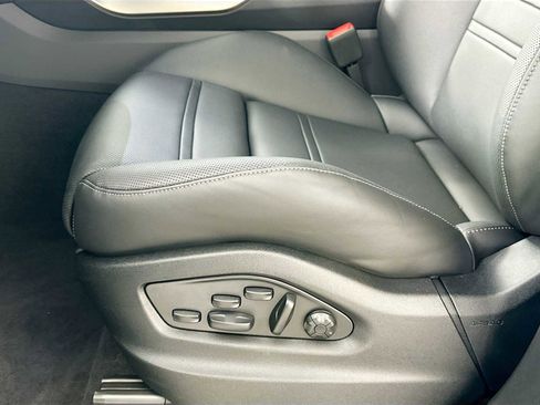 New 2025 Porsche Cayenne Turbo image 19