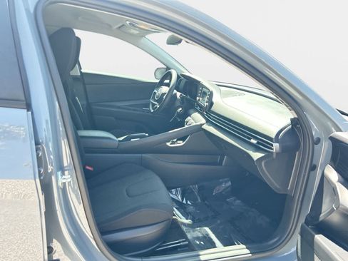 Used 2021 Hyundai Elantra SE FWD image 14