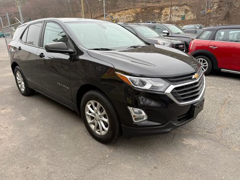 Used 2021 Chevrolet Equinox LS w/ LS Convenience Package image 2