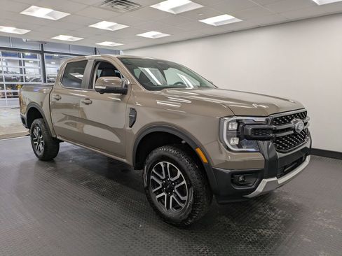 Used 2025 Ford Ranger Lariat w/ Trailer Tow Package image 3