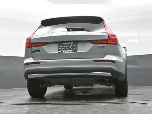 Used 2025 Volvo V60 B5 Cross Country Plus image 32