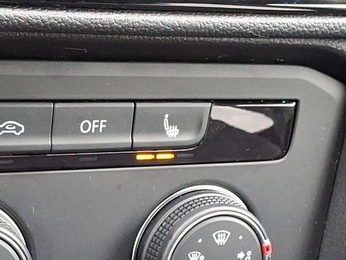 Certified 2022 Volkswagen Taos SE w/ IQ.Drive SE Package image 29