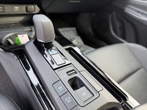 Used 2024 Toyota Prius XLE FWD image 18