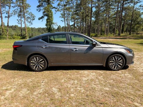 Used 2024 Nissan Altima 2.5 SV FWD image 6