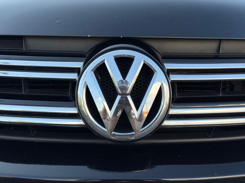 Used 2017 Volkswagen Tiguan Limited w/ Alloy Wheels Package AWD/4WD image 23