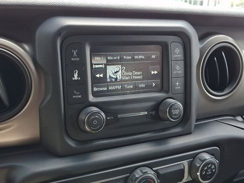 Used 2018 Jeep Wrangler Sport AWD/4WD image 17