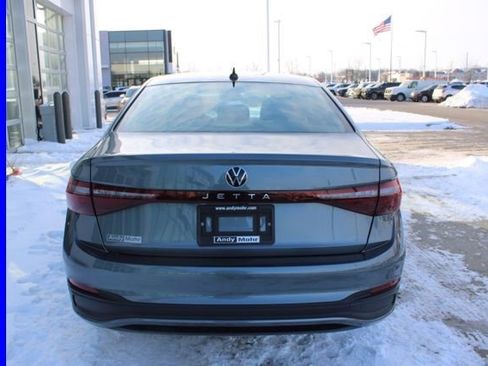 Used 2025 Volkswagen Jetta Sport image 7