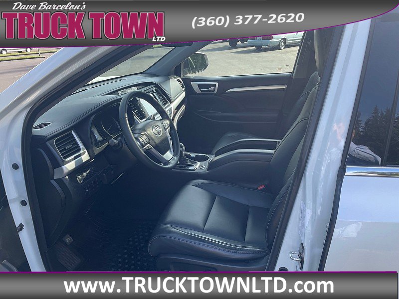 Used 2018 Toyota Highlander XLE AWD/4WD image 9