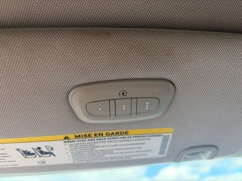 Used 2017 Chrysler Pacifica Touring-L FWD image 28