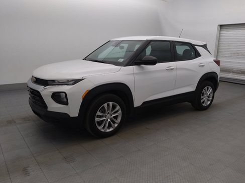 Used 2023 Chevrolet TrailBlazer LS FWD image 2