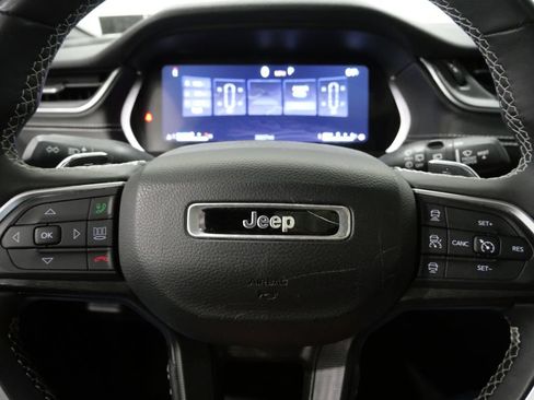 Used 2023 Jeep Grand Cherokee Altitude AWD/4WD image 13