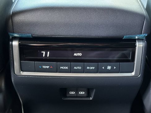Used 2025 Lexus GX 550 w/ Accessory Package (31) AWD/4WD image 14