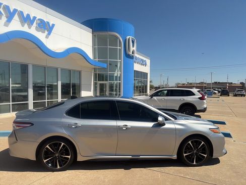 Used 2020 Toyota Camry XSE image 31