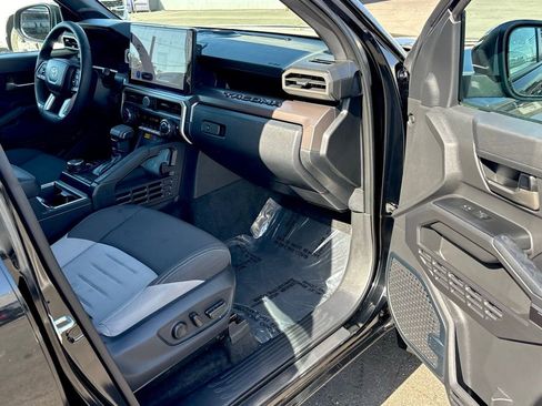 Used 2024 Toyota Tacoma TRD Off-Road image 30