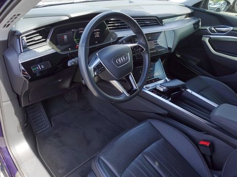 Used 2022 Audi e-tron Premium Plus w/ Premium Plus Package AWD/4WD image 9