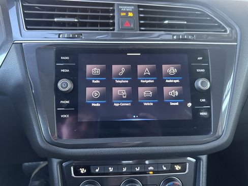 Used 2021 Volkswagen Tiguan SE w/ Panoramic Sunroof Package FWD image 17
