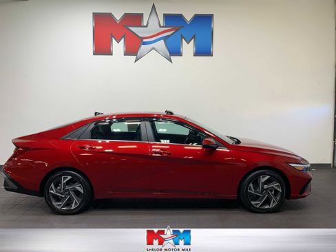 Used 2025 Hyundai Elantra Limited image 1