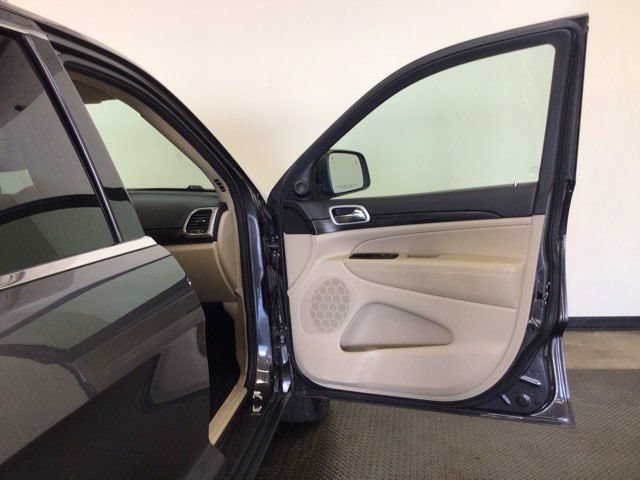 Used 2019 Jeep Grand Cherokee Laredo AWD/4WD image 8