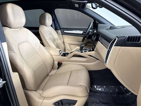 Certified 2023 Porsche Cayenne S Platinum w/ Premium Package Plus AWD/4WD image 24