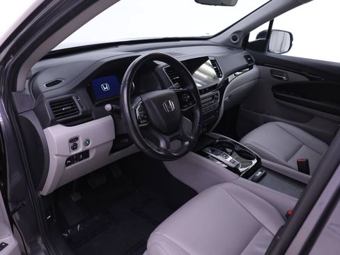 Used 2021 Honda Pilot Touring image 3