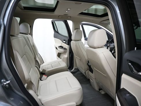 Used 2023 GMC Acadia Denali w/ Denali Technology Package FWD image 14