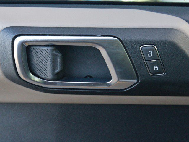 Used 2022 Ford Bronco Wildtrak AWD/4WD image 13