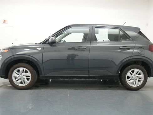 Used 2026 Hyundai Venue SE FWD image 4