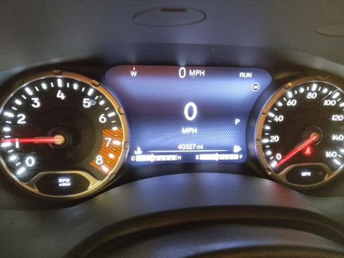 Used 2020 Jeep Renegade Altitude w/ UConnect 8.4 Nav Group image 23