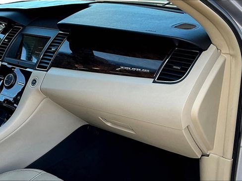 Used 2017 Ford Taurus Limited image 15