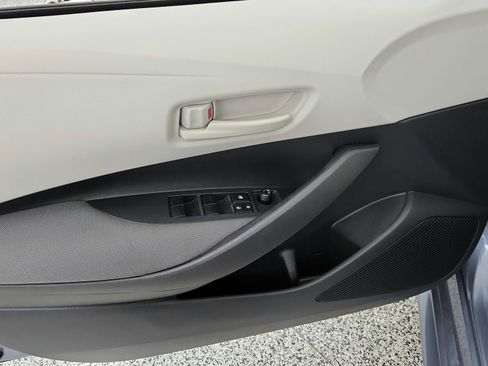 Used 2022 Toyota Corolla LE FWD image 29