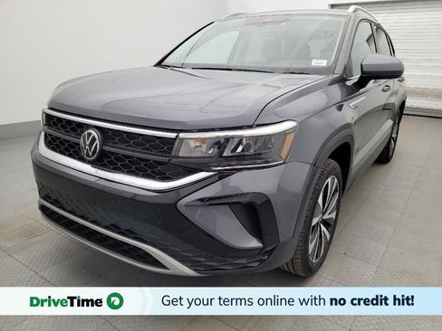 Used 2023 Volkswagen Taos SE FWD image 1