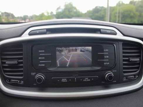 Used 2017 Kia Sorento AWD image 20