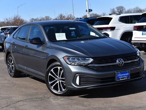 Used 2024 Volkswagen Jetta Sport image 2