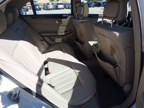 Used 2014 Mercedes-Benz E 550 4MATIC Sedan image 25