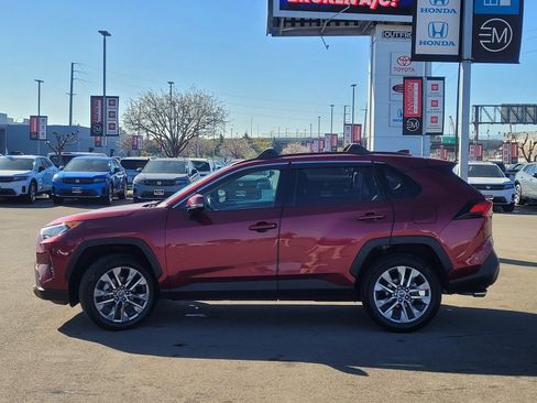 Used 2020 Toyota RAV4 XLE Premium image 8
