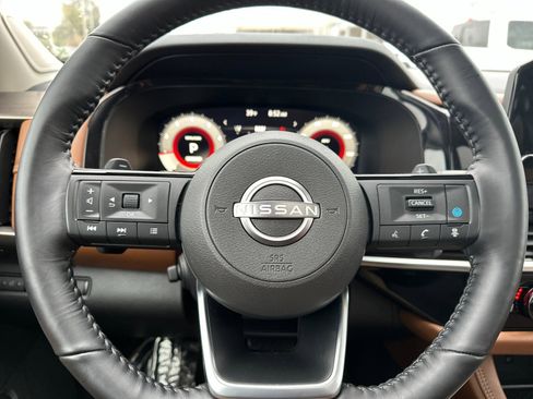 Used 2023 Nissan Pathfinder Platinum w/ Black Appearance Package image 24