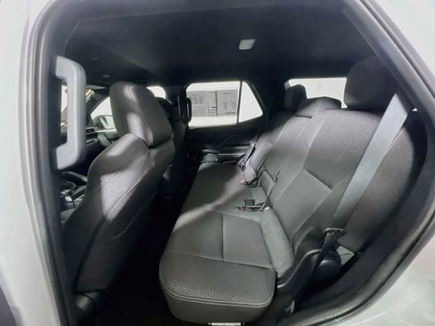 Used 2025 Toyota 4Runner SR5 AWD/4WD image 28