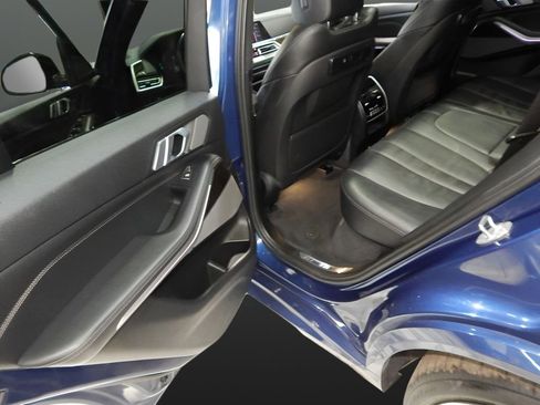 Used 2019 BMW X5 xDrive40i w/ M Sport Package image 32