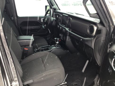 Used 2023 Jeep Wrangler Unlimited w/ Cold Weather Group image 11