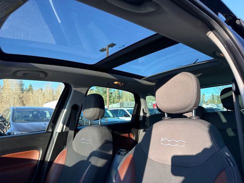 Used 2014 FIAT 500L Trekking w/ Popular Equipment Group image 27