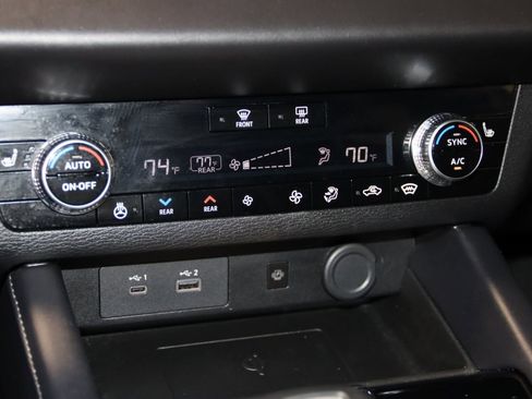 Used 2023 Mitsubishi Outlander SEL image 48