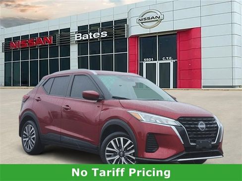 Used 2022 Nissan Kicks SV image 1