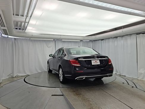 Used 2017 Mercedes-Benz E 300 4MATIC image 5