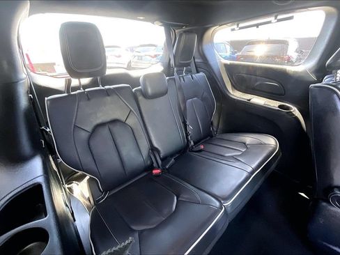 Used 2022 Chrysler Pacifica Limited w/ Uconnect Theater Family Group FWD image 23