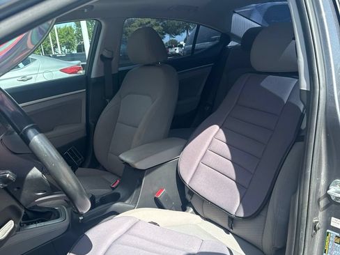 Used 2019 Hyundai Elantra Value Edition FWD image 3